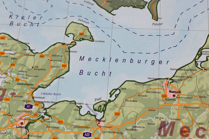 Laminated wall map (in German) - Physical Germany (100 x 140 cm) | GeoMetro