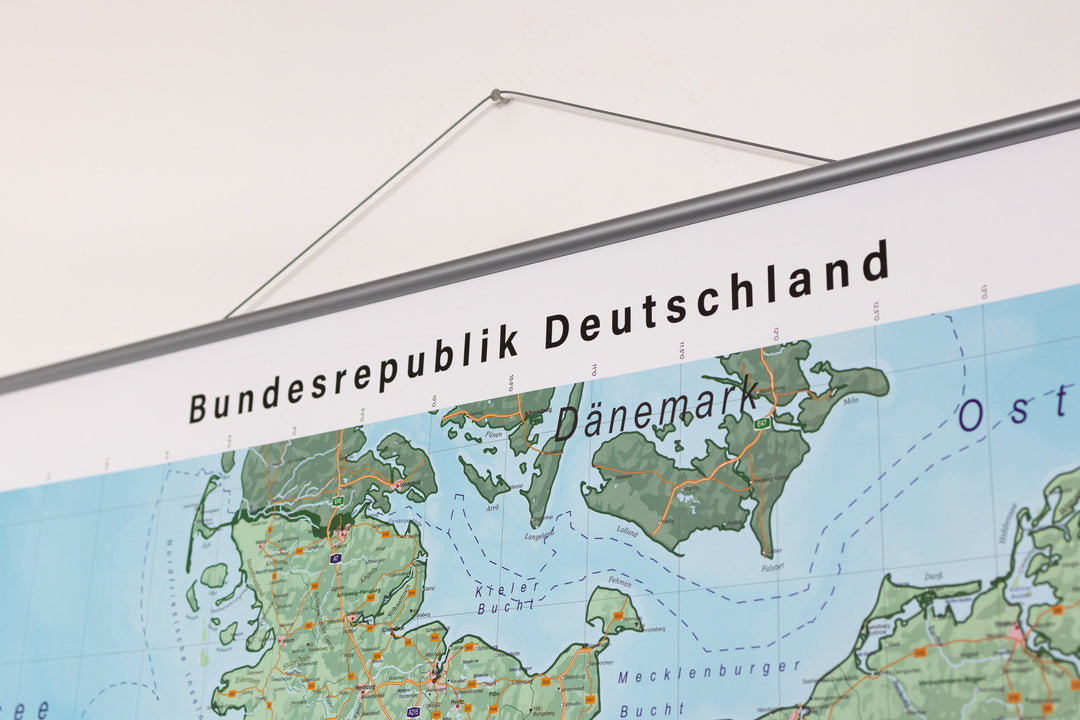 Laminated wall map (in German) - Germany physical (100 x 140 cm), with metal strips | GeoMetro