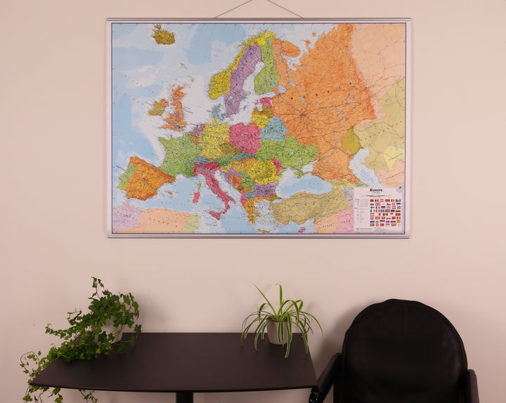 Carte murale plastifiée (en anglais) - Europe politique, avec lattes métalliques de maintien - 135 x 98 cm | Maps International
