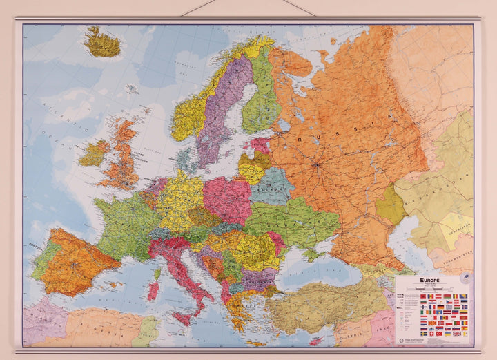 Carte murale plastifiée (en anglais) - Europe politique, avec lattes métalliques de maintien - 135 x 98 cm | Maps International
