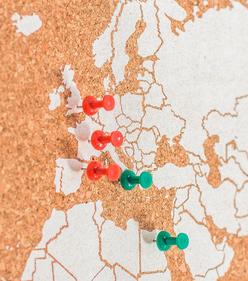 Carte de l'Europe en liège - couleur naturelle, impression blanc | Miss Wood carte murale grand tube Miss Wood 