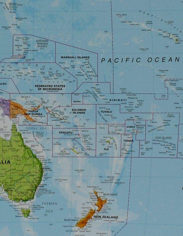 Carte murale plastifiée – Monde politique, centré sur le Pacifique (en anglais) - 136 x 100 cm | Maps International - La Compagnie des Cartes